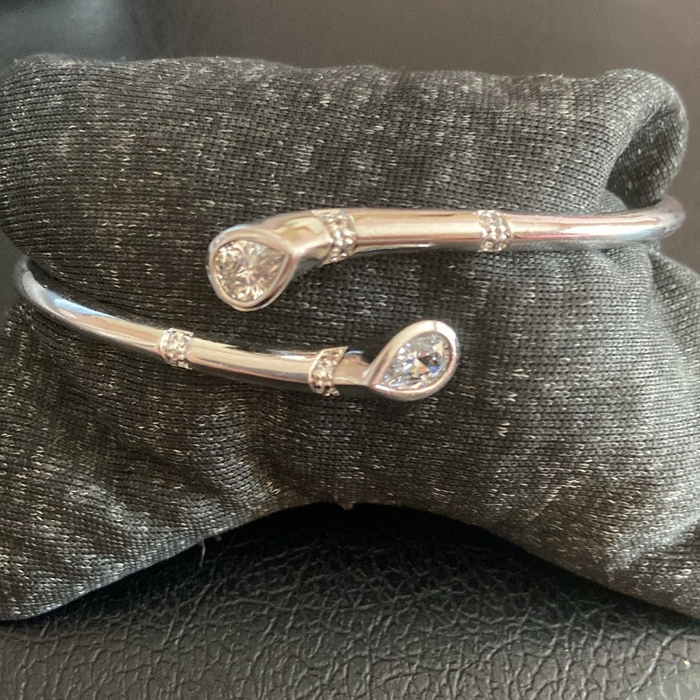 Shiny sterling silver clamper bracelet.